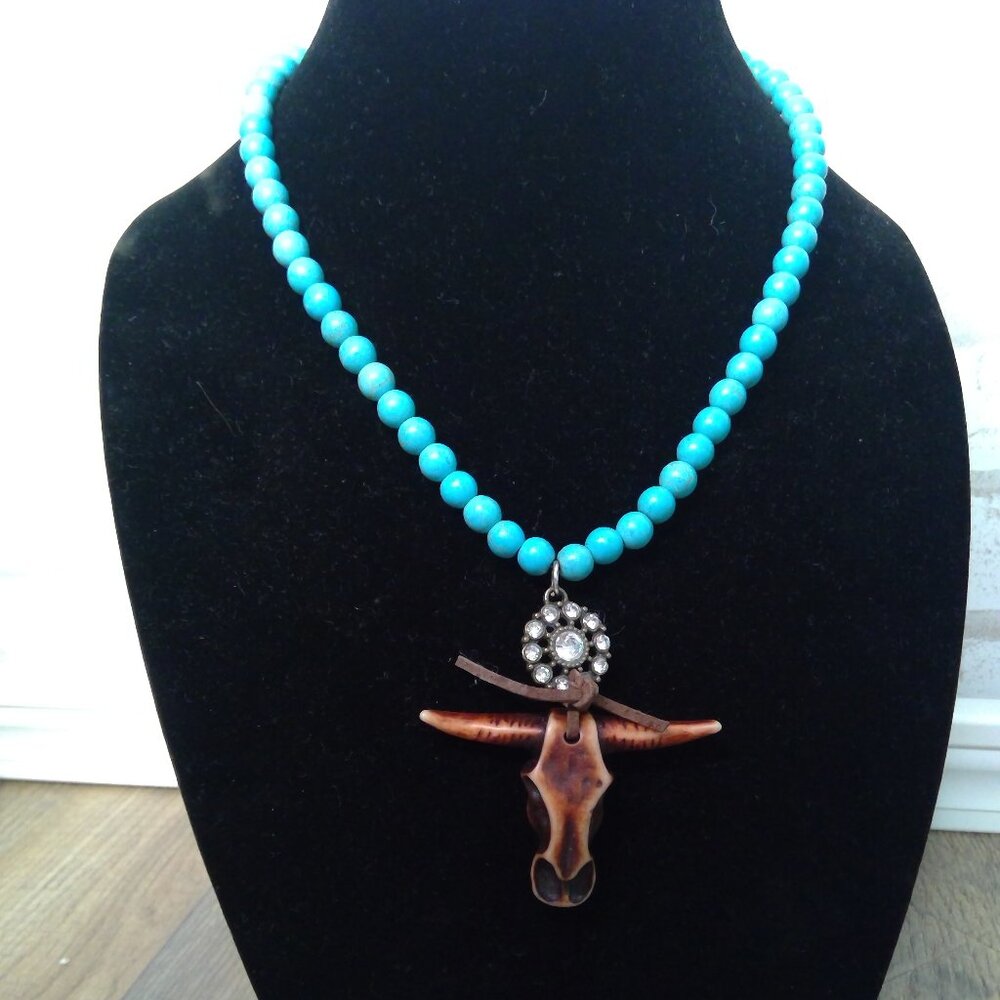 Western longhorn necklace